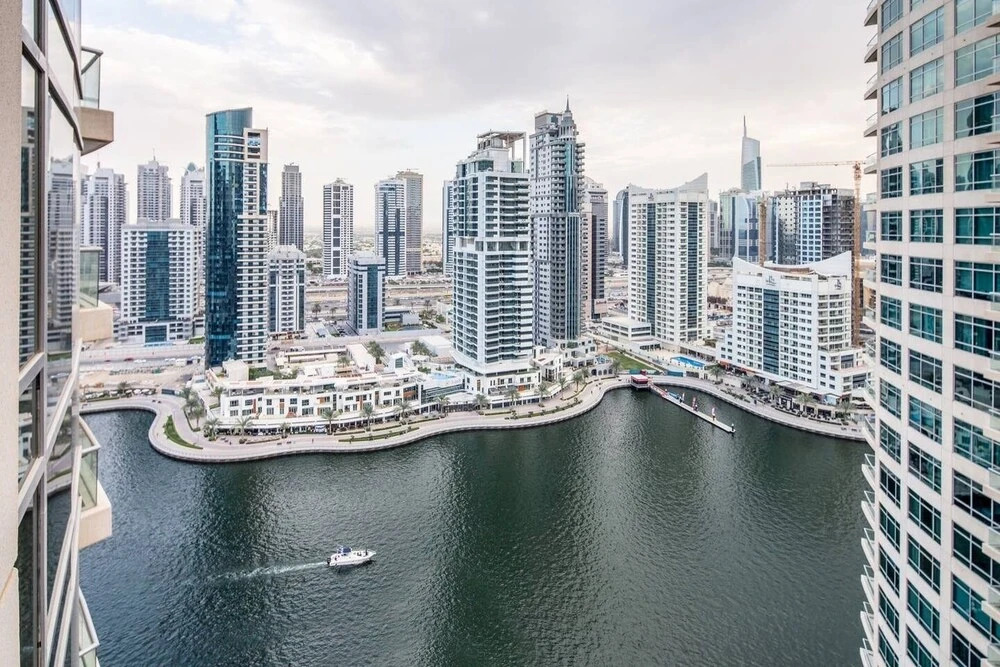 Дубай: Cool & Bright 1BR w/ Exhilarating Marina Views!