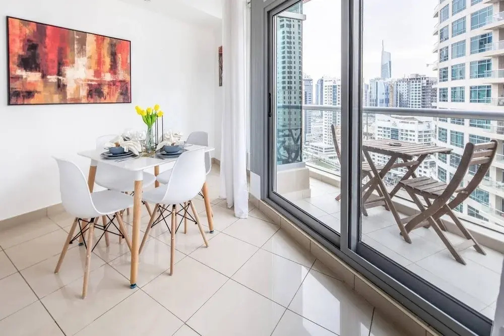 Дубай: Cool & Bright 1BR w/ Exhilarating Marina Views!