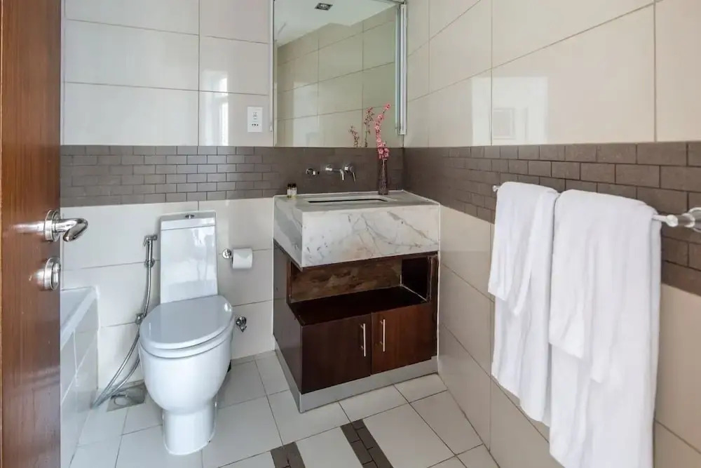 Дубай: Cool & Bright 1BR w/ Exhilarating Marina Views!
