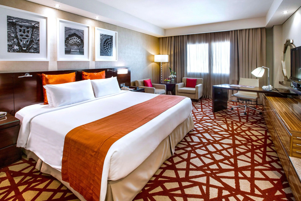 Дубай: Crowne Plaza Hotel Deira 2