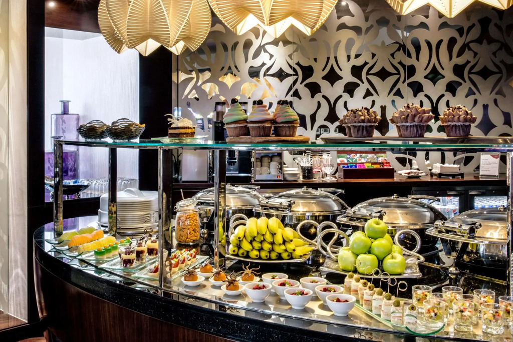 Дубай: Crowne Plaza Hotel Deira 2