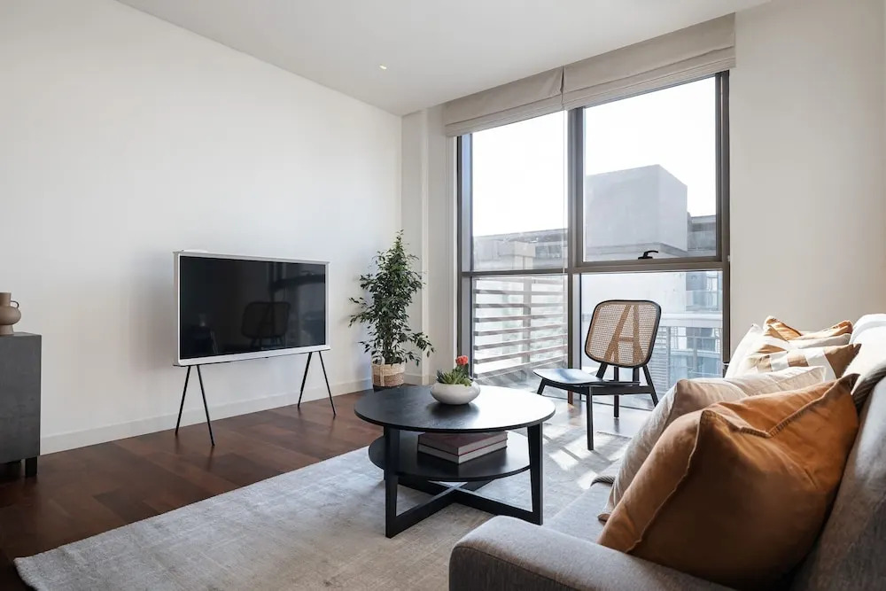 Дубай: Experience Serene Living in City Walk 14