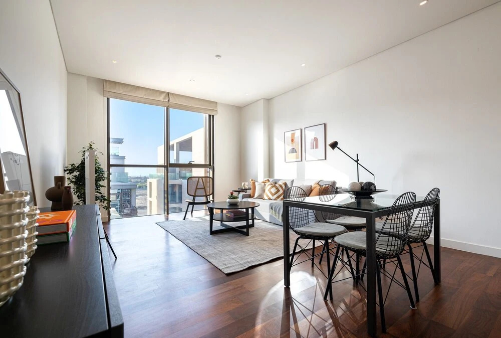 Дубай: Experience Serene Living in City Walk 14