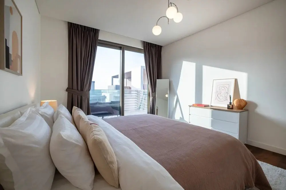Дубай: Experience Serene Living in City Walk 14
