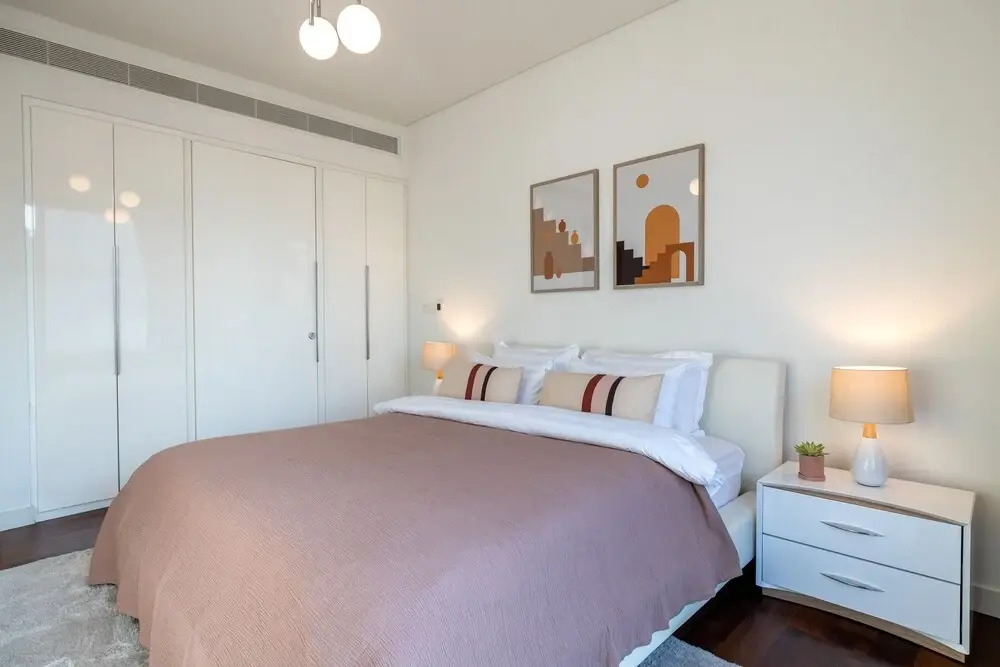 Дубай: Experience Serene Living in City Walk 14