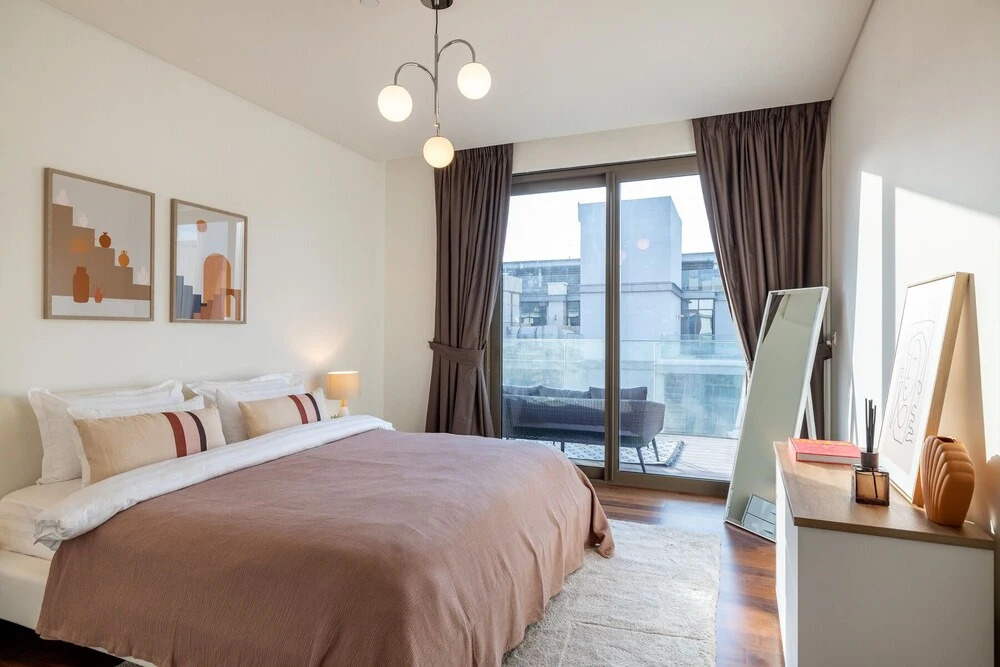 Дубай: Experience Serene Living in City Walk 14
