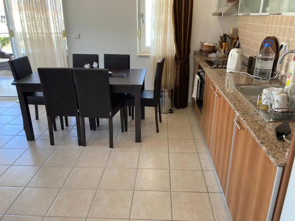 Beautiful Bright 3 Bed Home In Popular Sought After Private Gated Community — фото 5