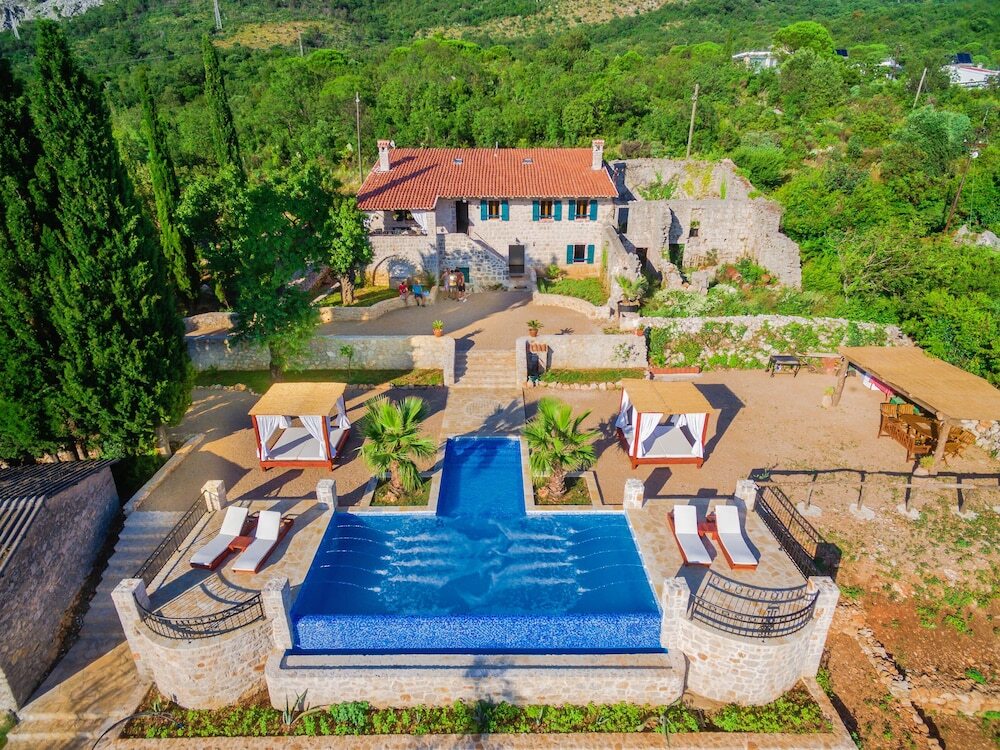 Сутоморе: Villa Brca