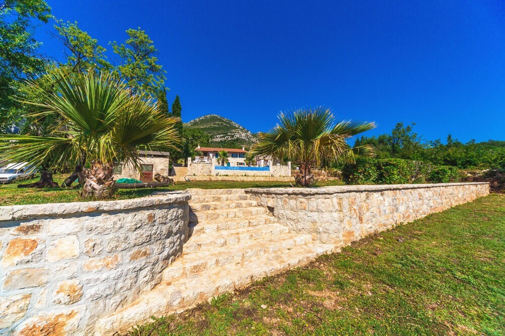 Сутоморе: Villa Brca