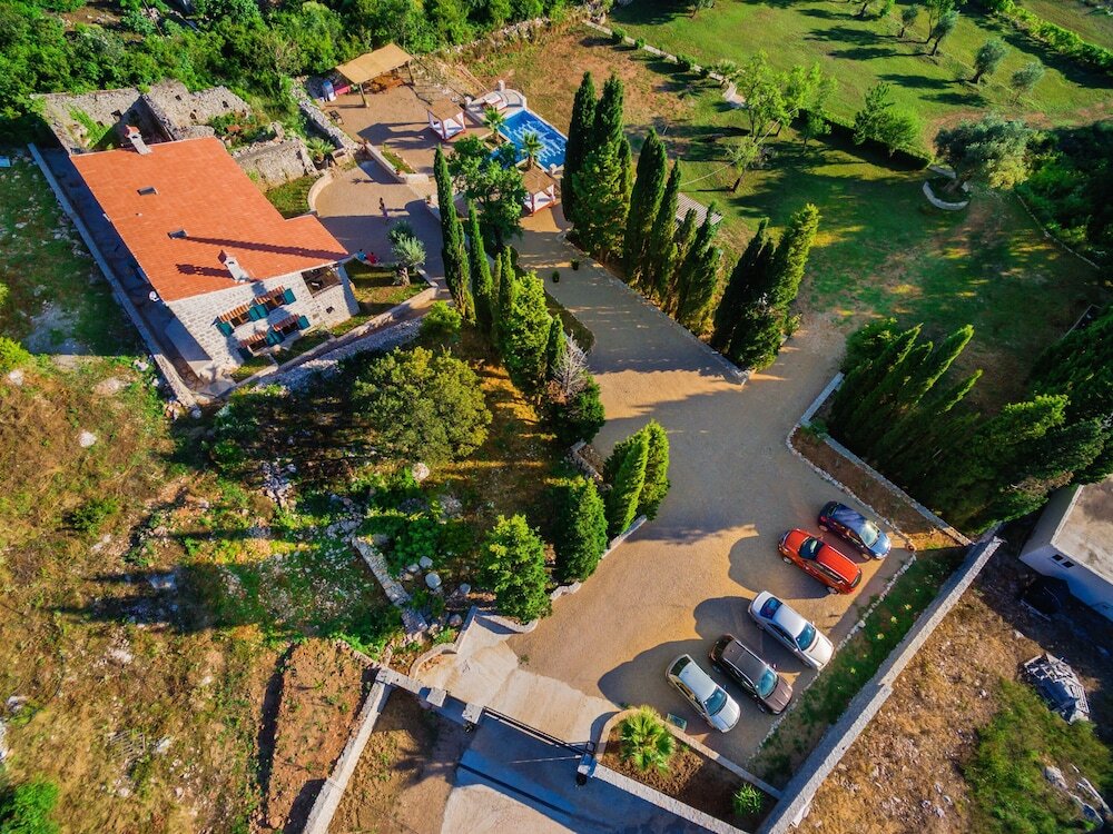 Сутоморе: Villa Brca