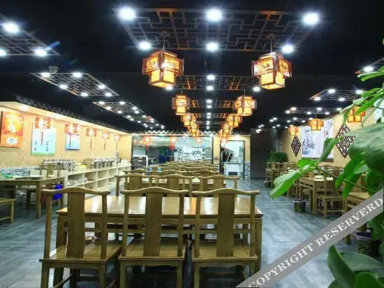 Чжанцзякоу: Home Inn Huaxuan Select Hotel (Huailai Dongcun Rui East Street Branch)