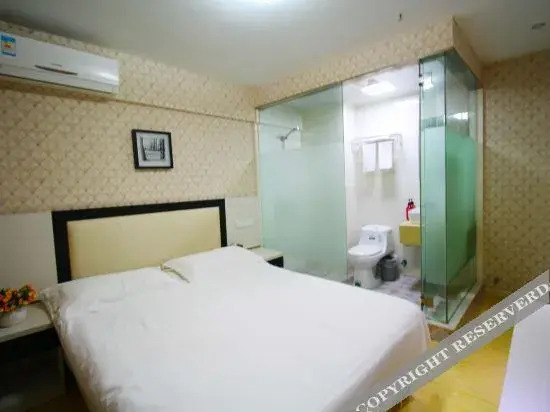 Уху: 80 90 Holiday Hotel