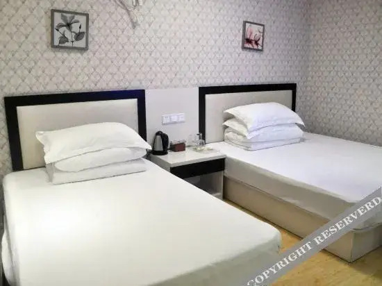 Уху: 80 90 Holiday Hotel