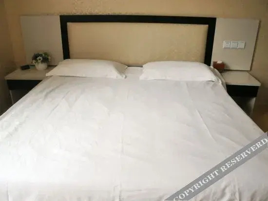 Уху: 80 90 Holiday Hotel