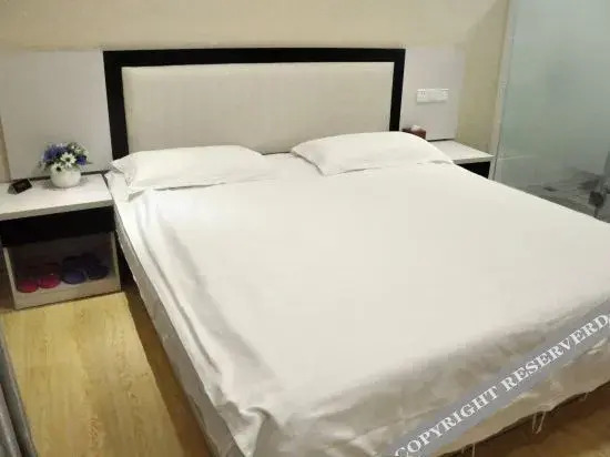 Уху: 80 90 Holiday Hotel