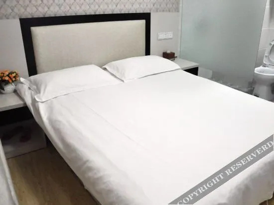 Уху: 80 90 Holiday Hotel