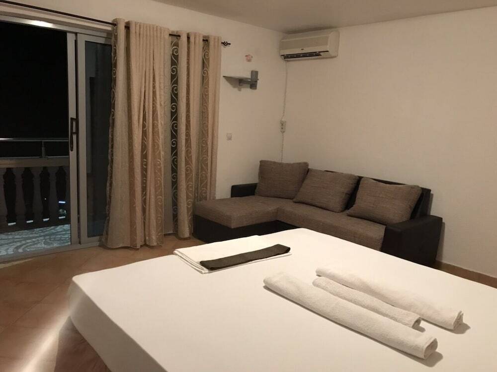 Ульцинь: Apartments & Rooms Rozana