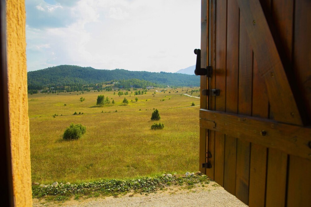 Жабляк: Cabin in Nature With View of the Durmitor Mountain