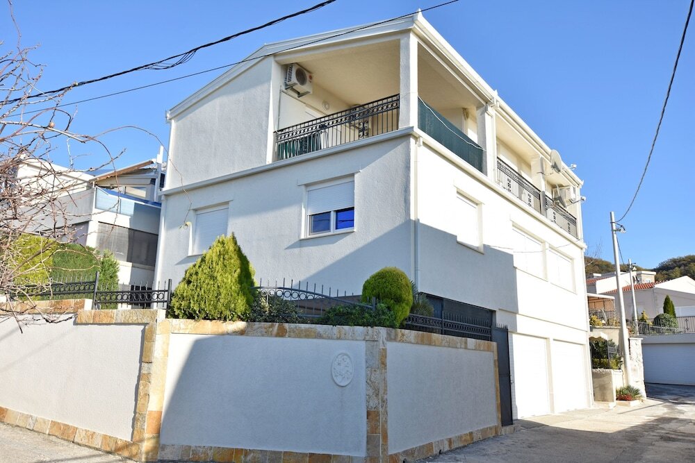 Сутоморе: Apartments Vila Mila