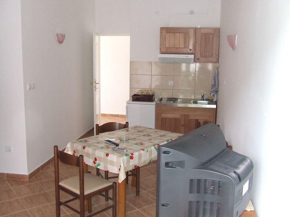Зеленика: Apartments Lazović