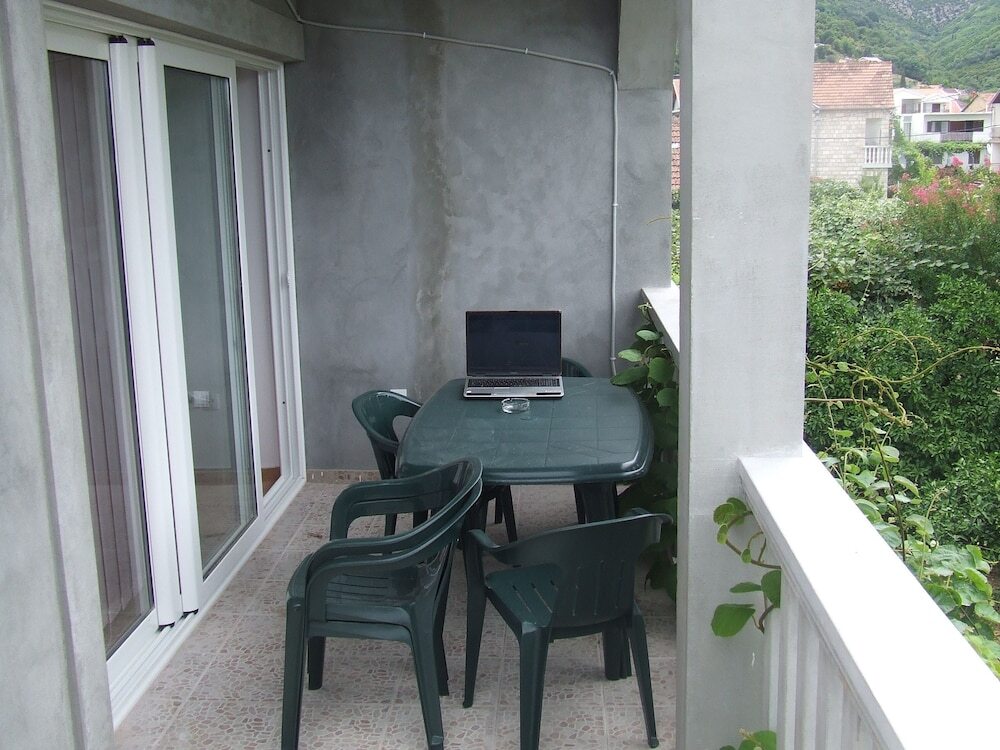 Зеленика: Apartments Lazović