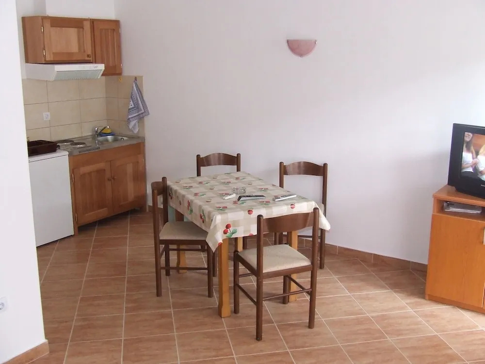 Зеленика: Apartments Lazović
