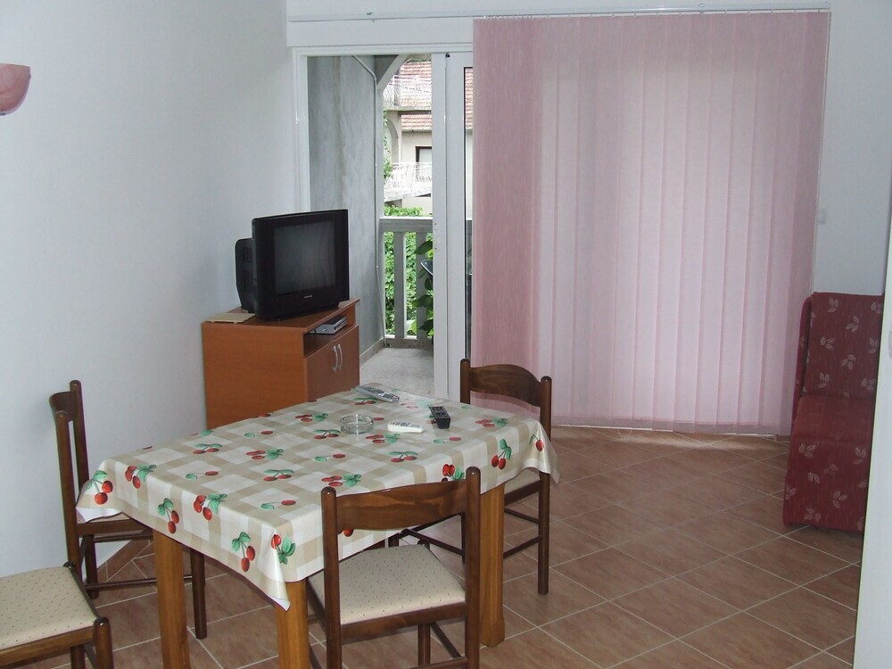 Зеленика: Apartments Lazović