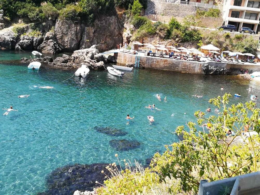 Ульцинь: Studio in Ulcinj, With Wonderful sea View, Furnished Balcony and Wifi - 100 m From the Beach