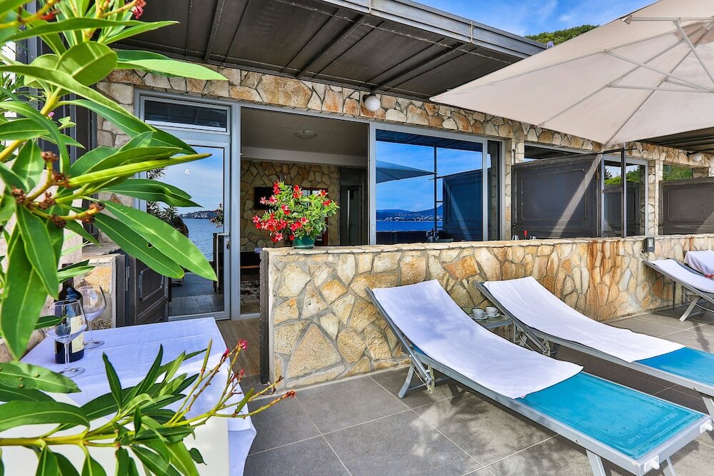 Бар: Apartments On The Coast