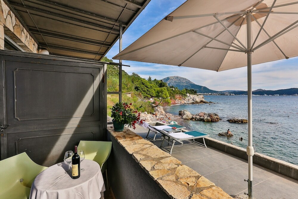 Бар: Apartments On The Coast