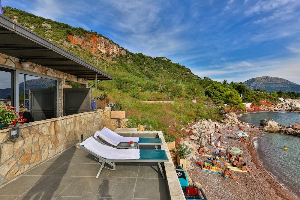 Бар: Apartments On The Coast