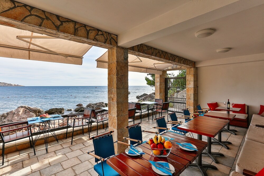 Бар: Apartments On The Coast