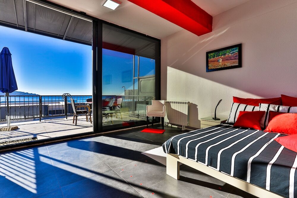Бар: Apartments On The Coast