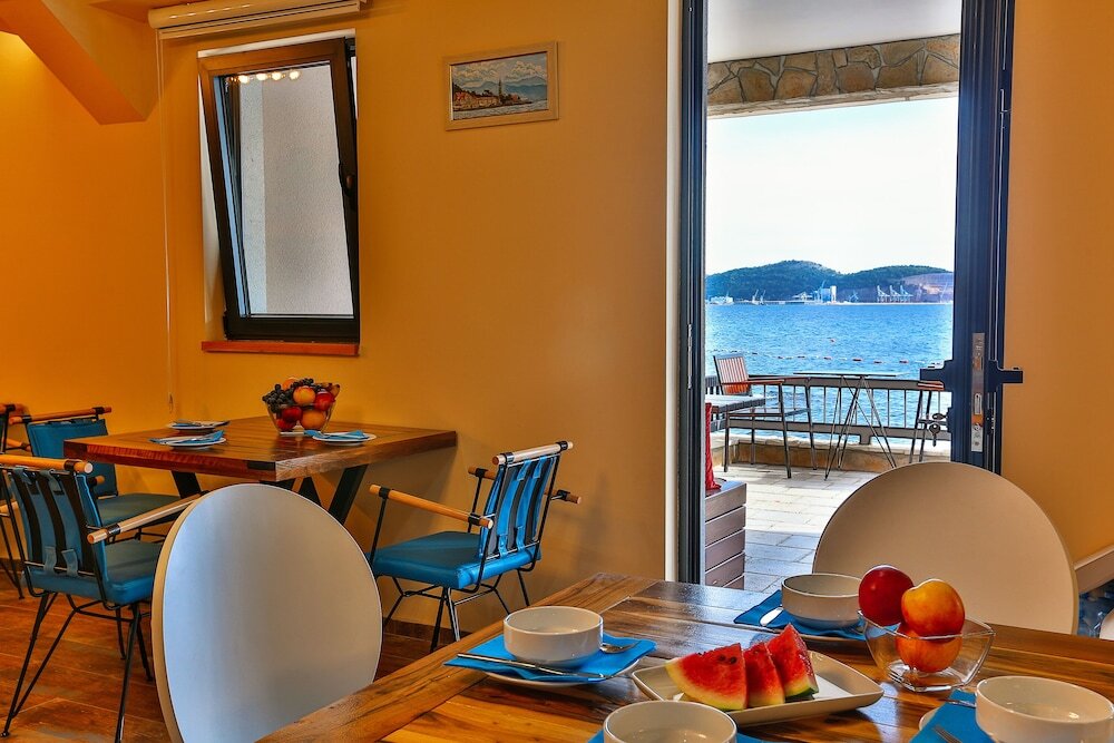 Бар: Apartments On The Coast