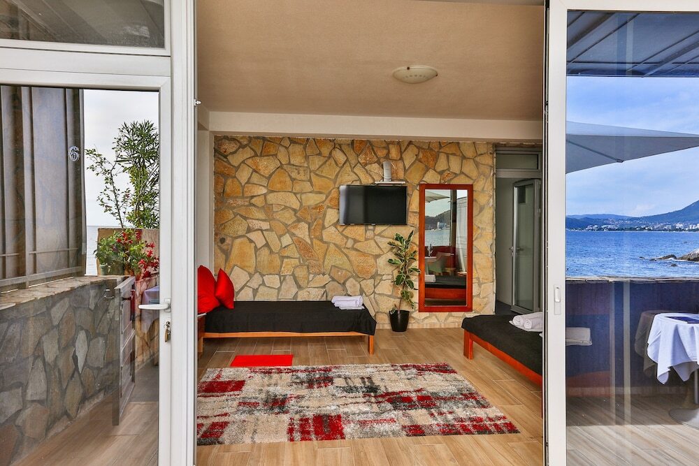 Бар: Apartments On The Coast