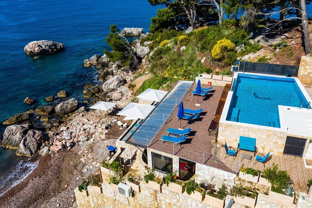 Бар: Apartments On The Coast