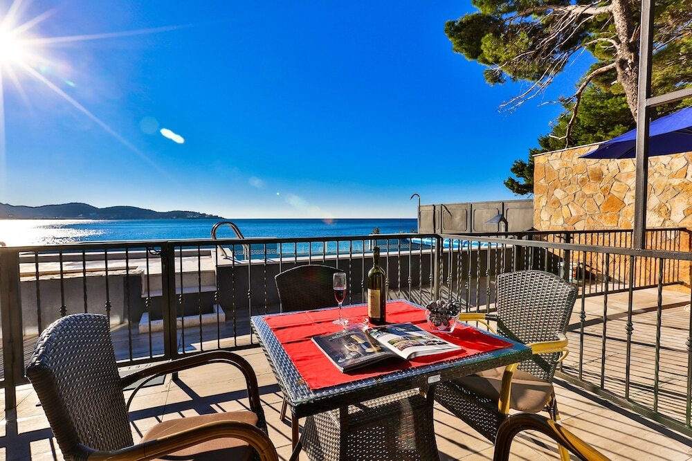 Бар: Apartments On The Coast