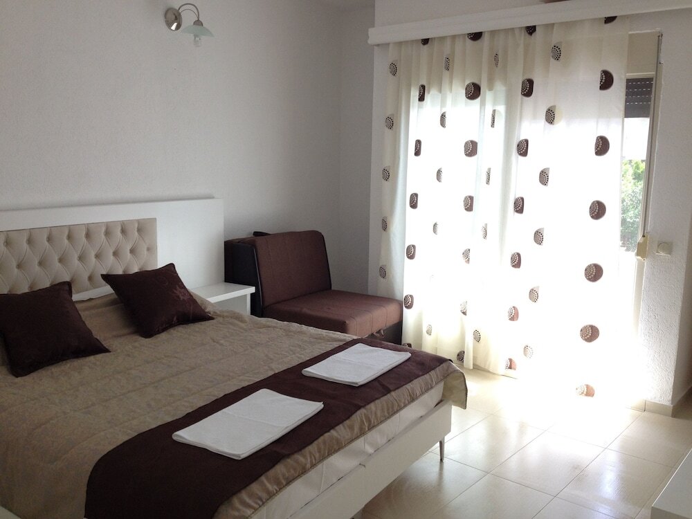 Ульцинь: Apartments and Rooms Four Roses