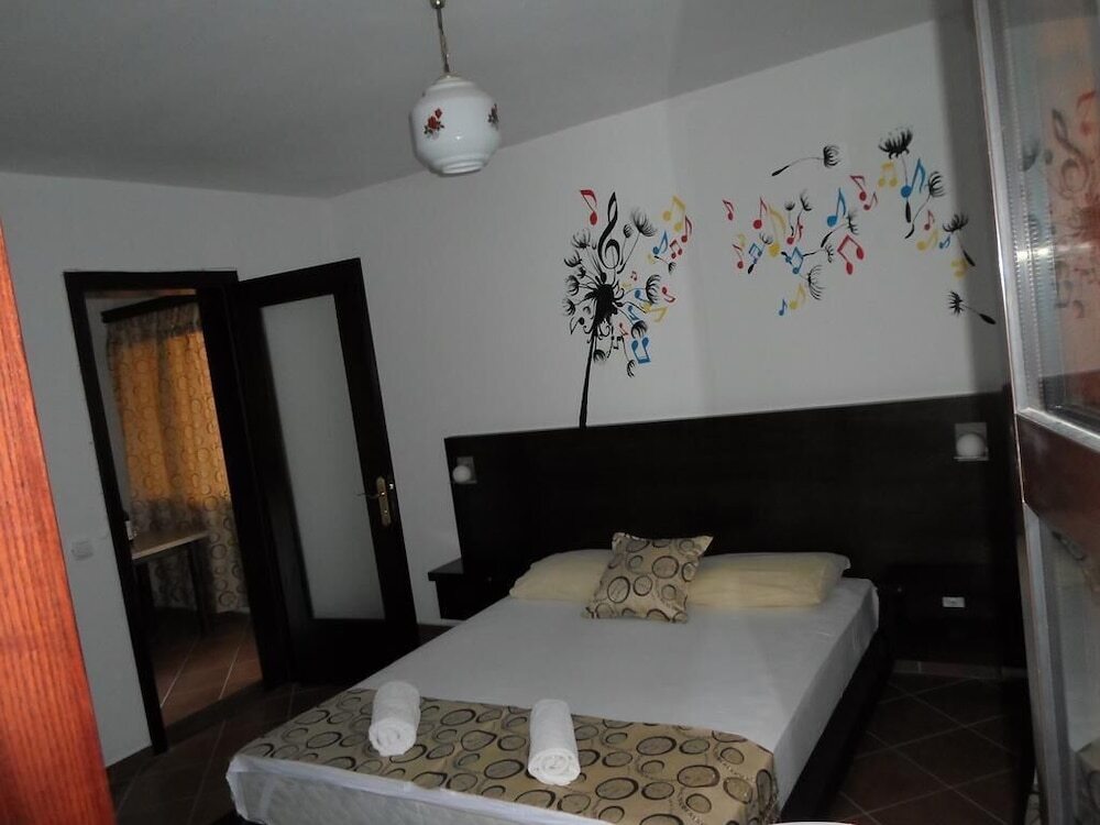 Ульцинь: Apartments and Rooms Four Roses