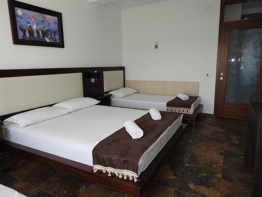 Ульцинь: Apartments and Rooms Four Roses