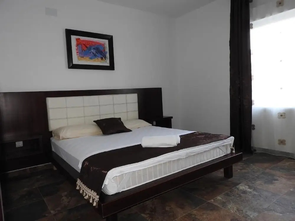 Ульцинь: Apartments and Rooms Four Roses