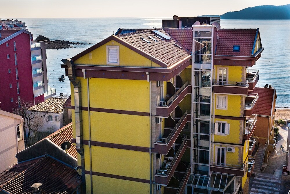 Будва: Apartmani Luka - Vila Brzulović