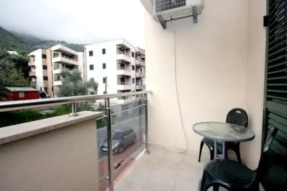 Петровац: Apartments Mirista