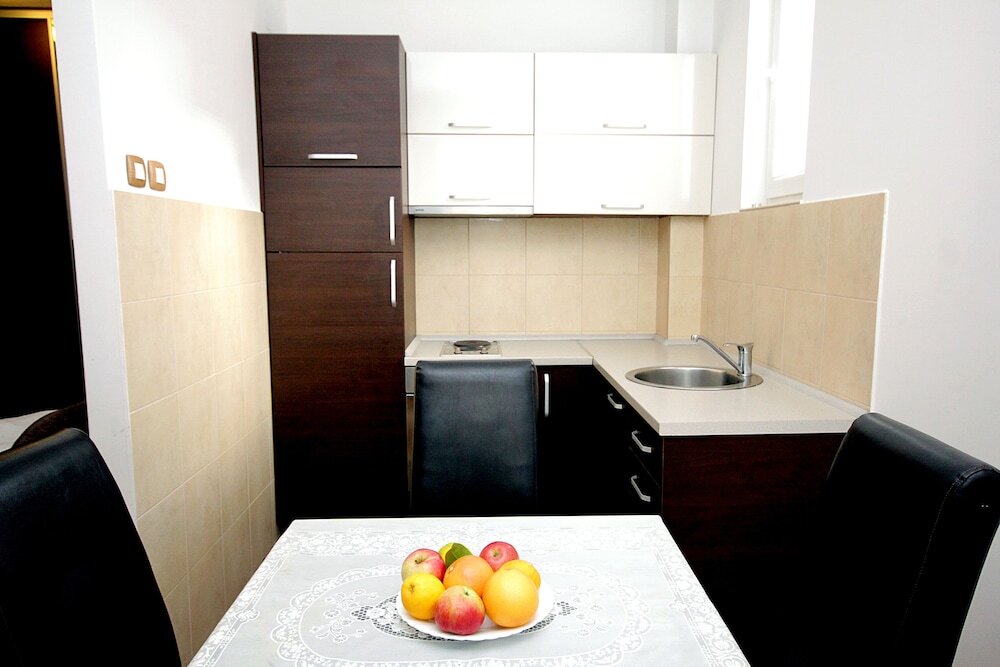 Петровац: Apartments Mirista