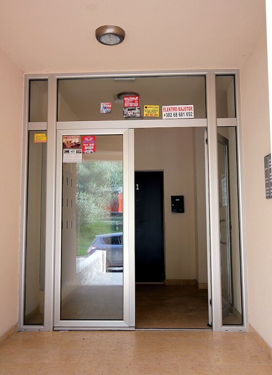 Петровац: Apartments Mirista