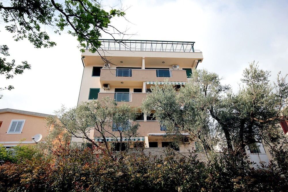Петровац: Apartments Mirista