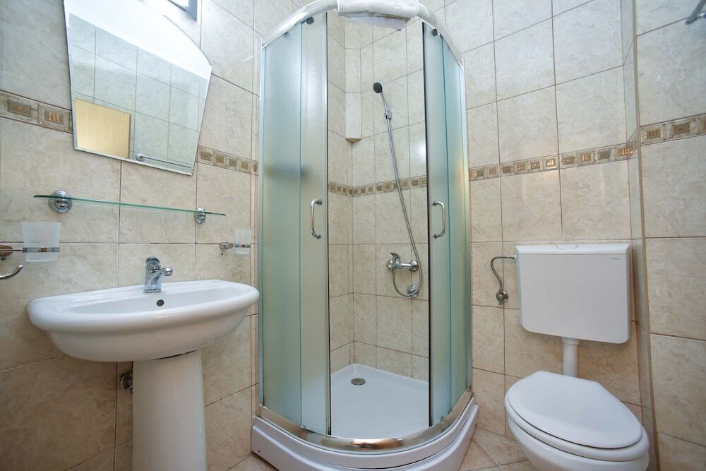 Петровац: Apartments Calenic