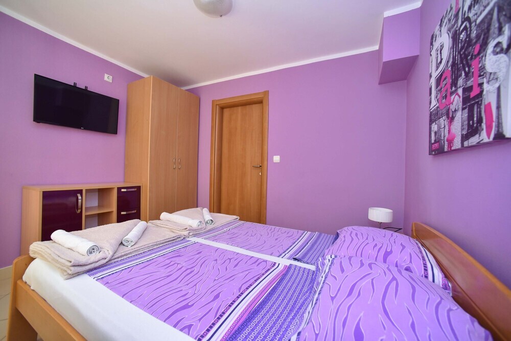 Петровац: Apartments Calenic