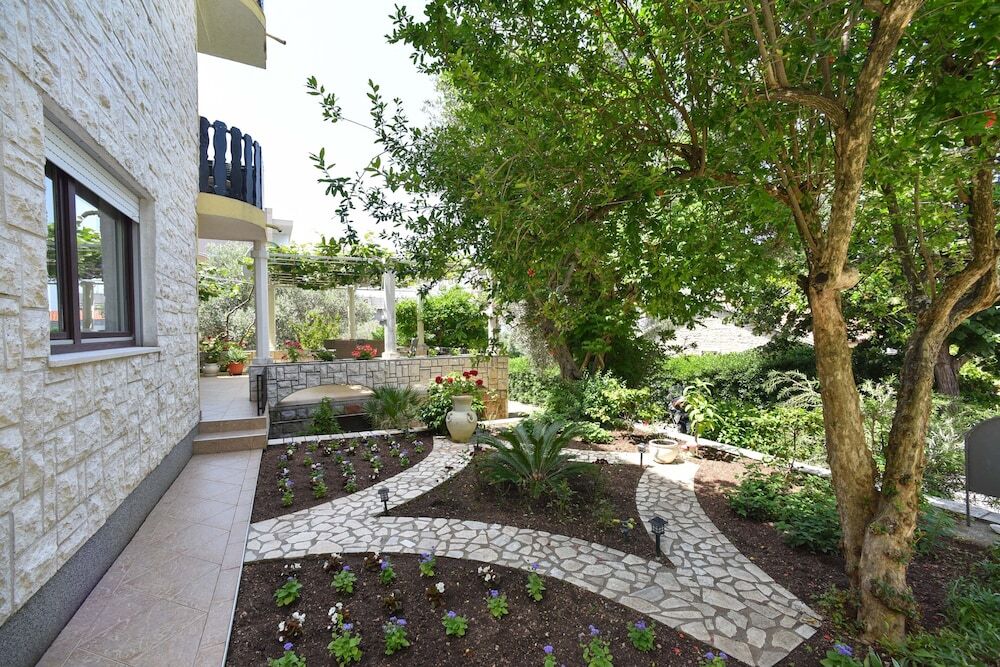 Петровац: Apartments Calenic