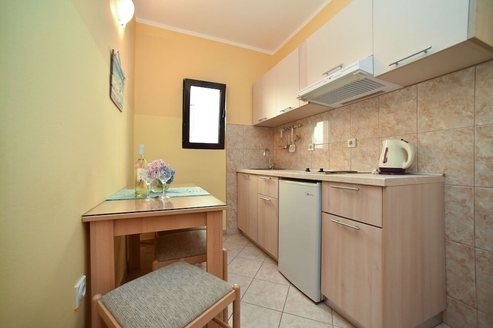 Петровац: Apartments Calenic